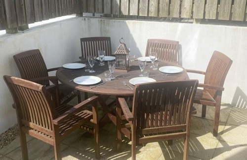 Trevone Cottage | Castaway Cottage in Trevone with parking and very close to the Sandy Beach.