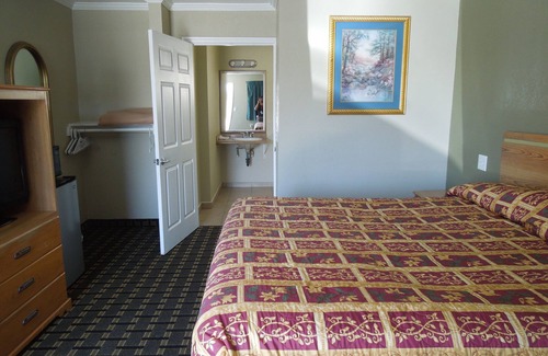Orange Hotel | Castaway Motel