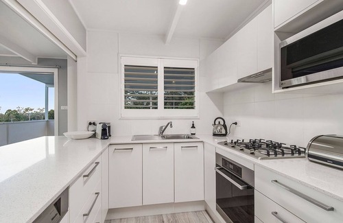 Laurieton House | Castaway - Your mountain retreat with lake views