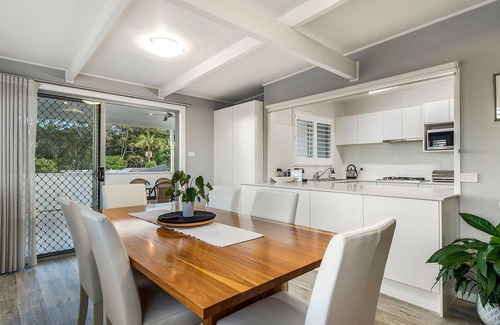 Laurieton House | Castaway - Your mountain retreat with lake views
