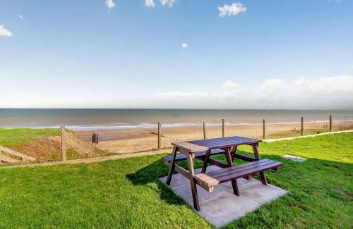 Bacton Resort | Castaways Holiday Park