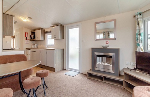 Bacton House | Castaways Oyster 10 (Pet)