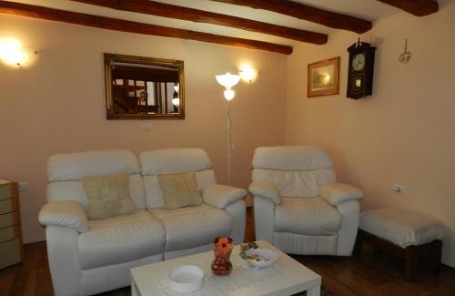 Kastel House | Castel Venere