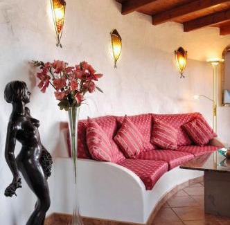 Tias Apartment | Castillo Lanzarote Villa Bentley - Luxury Villa -sleep in a volcanic cave