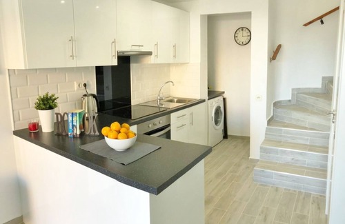 Caleta de Fuste Ski Chalet | Castillo Mar luxury Sea View Duplex 300mb WIFI, fully Vv registered.