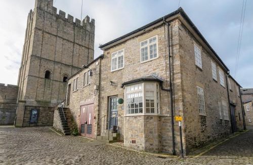 Richmond House | Castle Cottage