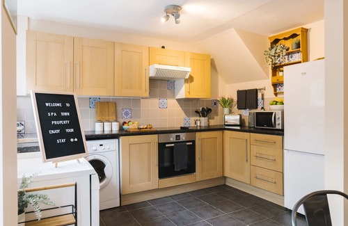 Warwick Town Centre House | Castle Gate - Central Location with Large Living Space