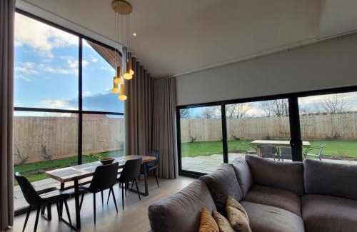 Dunholme House | Castle Hill Barn, Ashlin Farm Barns