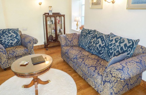 Cullompton House | CASTLE HILL FARM, family friendly, with a garden in Hemyock
