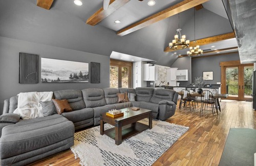 Rapid City House | Castle in the Sky- Overlooking Rapid City