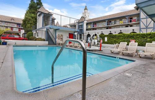 Anaheim Resort Hotel | Castle Inn and Suites Anaheim