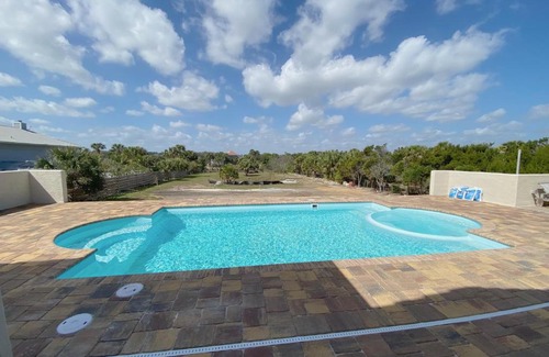 Painters Hill House | Castle, pvt pool, hot tub, beach, mini-golf, dock, fishing, ping pong