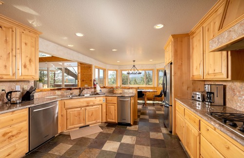 Castle Glen Estates House | Castle Rock. Best home, Best location, Best views, best hot tub, all in one place. AC