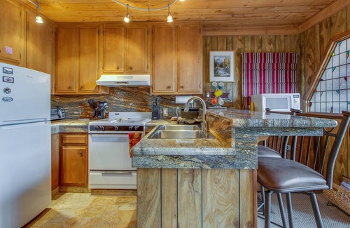 Boulder Bay Cabin | Castle Rock Cabin #2