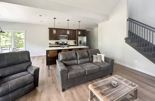 New Lisbon House | Castle Rock Home off Little Yellow River in New Lisbon, WI