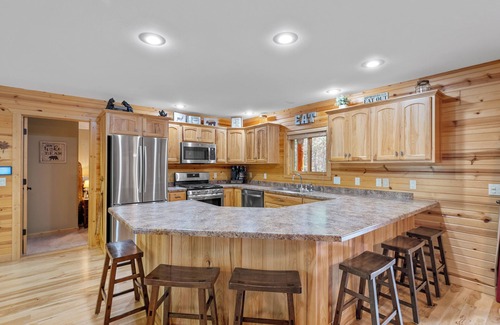 Friendship Cabin | Castle Rock Lake-Games-Bar-Fireplaces & Fire Pits