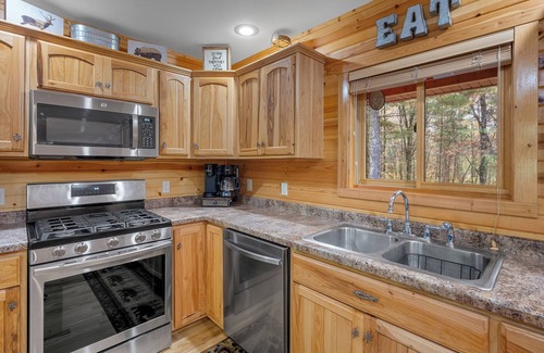 Friendship Cabin | Castle Rock Lake-Games-Bar-Fireplaces & Fire Pits
