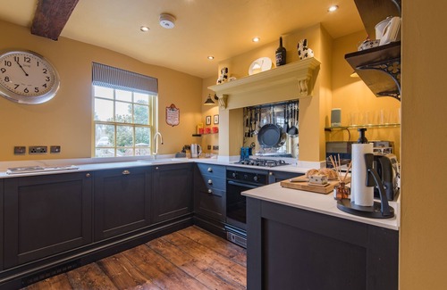 Rochester Cottage | Castle View - a holiday let that sleeps 4 guests in 2 bedrooms