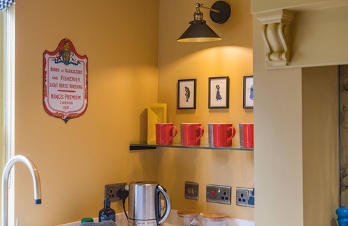 Rochester Cottage | Castle View - a holiday let that sleeps 4 guests in 2 bedrooms