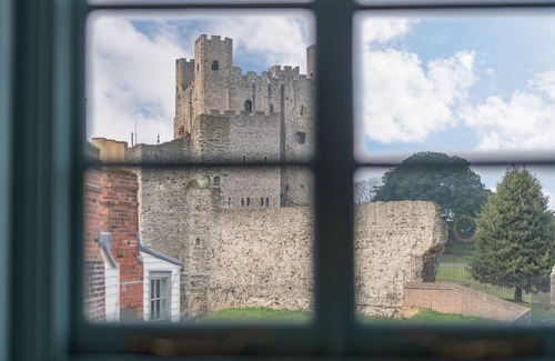 Rochester Cottage | Castle View - a holiday let that sleeps 4 guests in 2 bedrooms