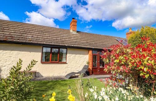 Llanychan House | Castle View Cottage
