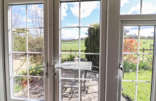 Llanychan House | Castle View Cottage