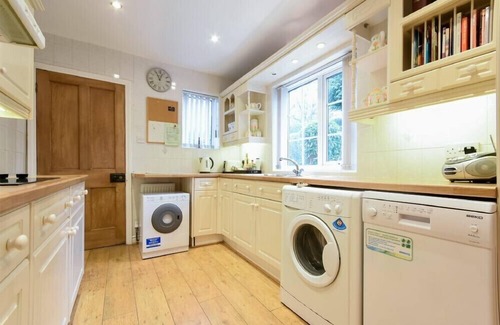 Warkworth Cottage | CASTLE VIEW (WARKWORTH), pet friendly, with a garden in Warkworth