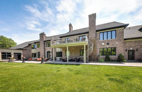 Grimsby Other | Castle with Great Views: GTA Skyline & Modern Citie & Nature Mountains & Beach