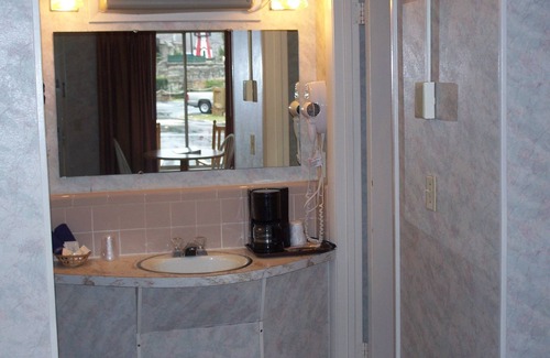 Maggie Valley Hotel | Castlewood Inn