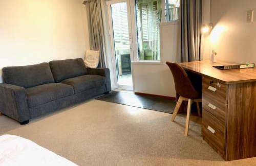Castor Bay Bed & Breakfast | Castor Bay Coastal Escape Walk to Beach