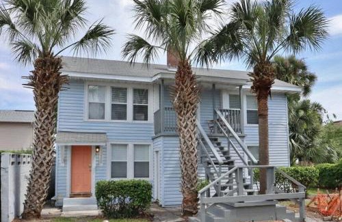 Jacksonville Beach Apartment | Casual Beach Getaway - Pool - Short Walk to Beach
