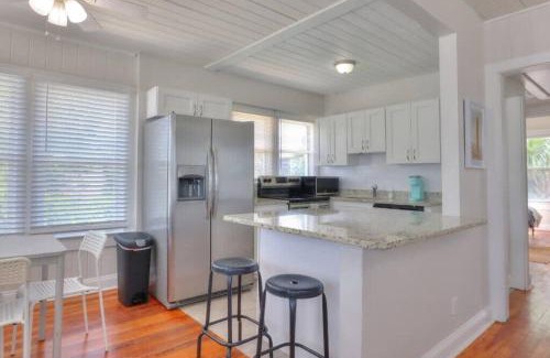 Jacksonville Beach Apartment | Casual Beach Getaway - Pool - Short Walk to Beach