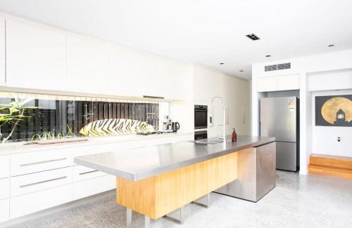 Casuarina House | Casuarina Beachfront House - Hostie Properties
