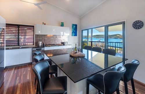 Hamilton Island House | Casuarina Cove 16 Ocean View Deluxe Refurbished 3 Bedroom House Near Marina With Golf Buggy