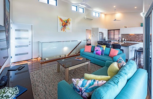 Hamilton Island House | Casuarina Cove 16 Ocean View Deluxe Refurbished 3 Bedroom House Near Marina With Golf Buggy