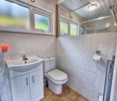 Mumbles Apartment | Caswell Beach Chalet 70 located in Gower Peninsula