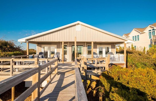 Caswell Beach House | Caswell Cabana by Oak Island Accommodations