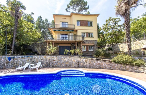Santa Maria de l'Avall Villa | Catalunya Casas: Elegant Villa Siran in Corbera de Llobregat, 30 km to Barcelona