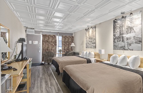 Algoma District Hotel | Catalina Motel