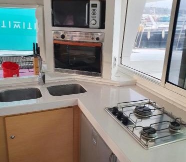 Ibiza City Centre Boat Rental | Catamarán y Velero I Centro de Ibiza