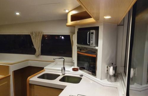 Ibiza City Centre Boat Rental | Catamarán y Velero I Centro de Ibiza