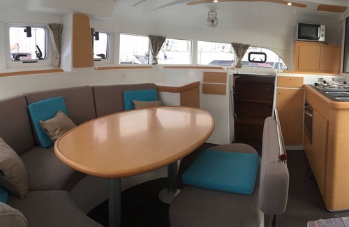Pointe Croisette Boat Rental | CATAMARAN AT QUAY