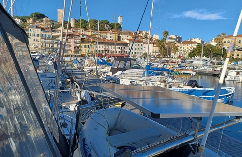 Pointe Croisette Boat Rental | CATAMARAN AT QUAY