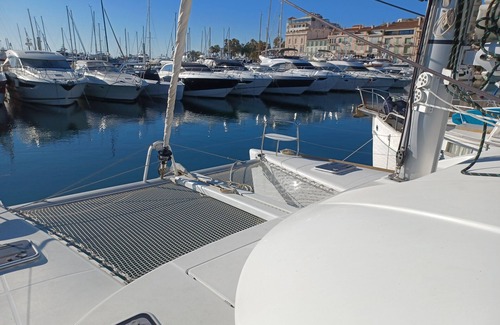 Pointe Croisette Boat Rental | CATAMARAN AT QUAY