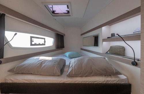 San Vincenzo Boat Rental | catamarano isla 40