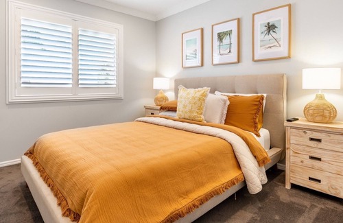 Currumbin Waters Villa | Catch the breeze Currumbin