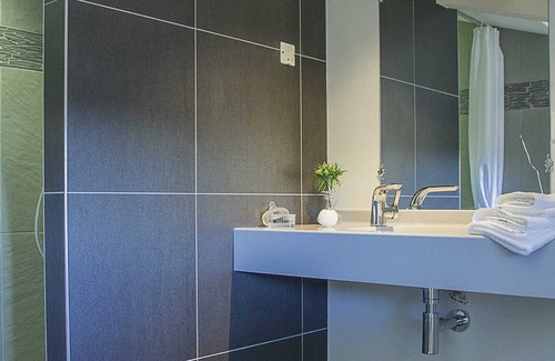Lavaur Apartment | CATHARE: T4 all renovated - spa, hammam, swimming pool, garden