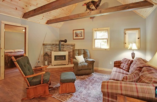 Sabinsville Cabin | Cathead Cabin—Cozy Cabin in the Woods of Tioga County, PA