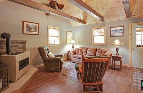 Sabinsville Cabin | Cathead Cabin—Cozy Cabin in the Woods of Tioga County, PA