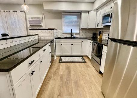 Joslyn Castle Apartment | Cathedral 6-Walk to UNMC